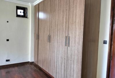 5 Bed Townhouse with En Suite in Lavington
