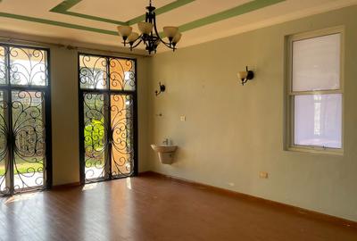 5 Bed Townhouse with En Suite in Ridgeways - 4