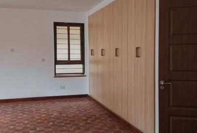5 Bed Townhouse with En Suite in Lavington