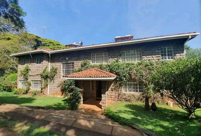 5 Bed House with En Suite in Ridgeways