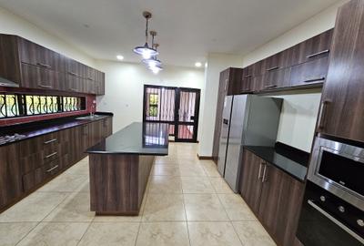 5 Bed House with En Suite in Runda - 3