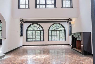 4 Bed Villa with En Suite at Riverside - 2