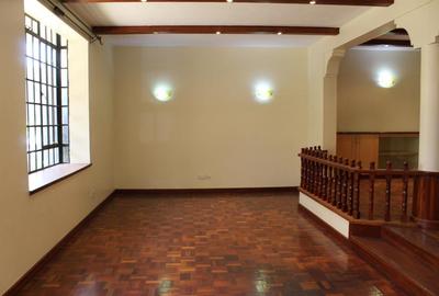 5 Bed Townhouse with En Suite in Lavington