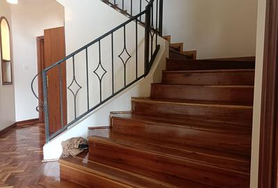 4 Bed House with En Suite in Spring Valley - 3