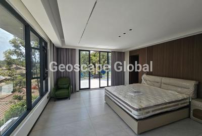 5 Bed Townhouse with En Suite in Lavington - 3