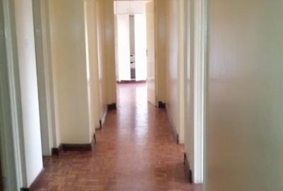 4 Bed Apartment with En Suite in Rhapta Road