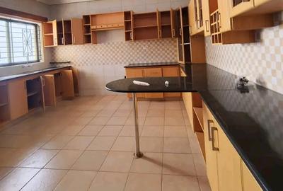 3 Bed Apartment with En Suite at Tabere - 4