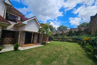 4 Bed House with En Suite in Rosslyn - 2