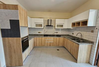 3 Bed Apartment with En Suite in Kileleshwa