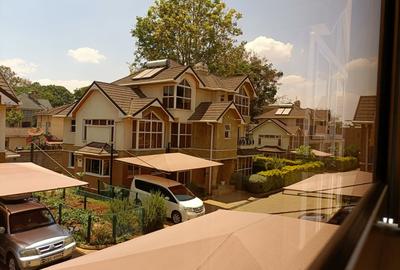 5 Bed House with En Suite in Lavington