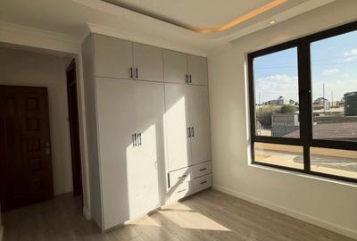 4 Bed Villa with Swimming Pool in Kitengela - 2