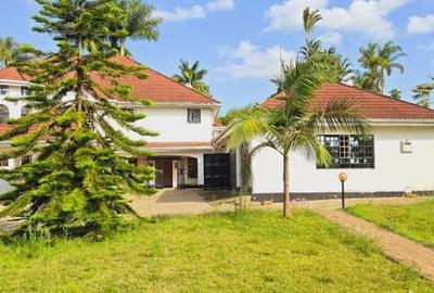 5 Bed House with En Suite in Nyari