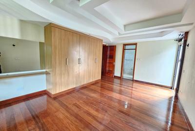 5 Bed Villa with En Suite in Lavington - 4