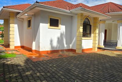 4 Bed House with En Suite in Runda