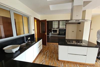 4 Bed Apartment with En Suite in Kileleshwa