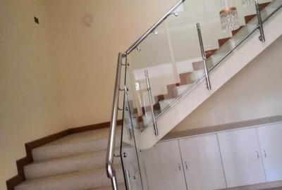 5 Bed Villa with En Suite in Lavington