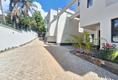 5 Bed Townhouse with En Suite at Lavington Green