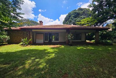 4 Bed House with En Suite in Rosslyn