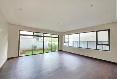 5 Bed Townhouse with En Suite in Lavington - 2