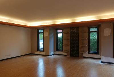 5 Bed Townhouse with En Suite at Lavington