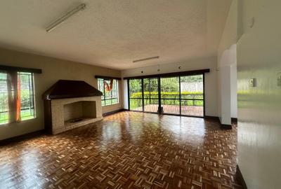 0.5 ac Office with Service Charge Included in Lavington - 2