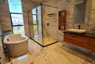 5 Bed Townhouse with En Suite in Loresho - 3