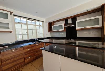 5 Bed Townhouse with En Suite at Spring Valley - 4