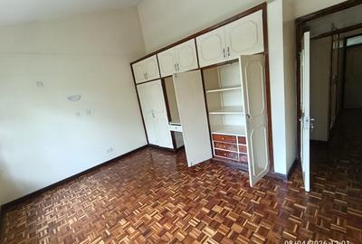 5 Bed Townhouse with En Suite in Kilimani - 3