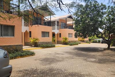 Serviced 10 Bed Apartment with En Suite at Greenwood Drive - 2