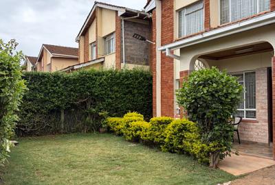 4 Bed House with Garden in Lavington - 2