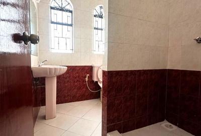5 Bed Villa with En Suite in Riverside
