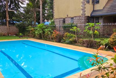 5 Bed Townhouse with En Suite at Lavington Green - 3