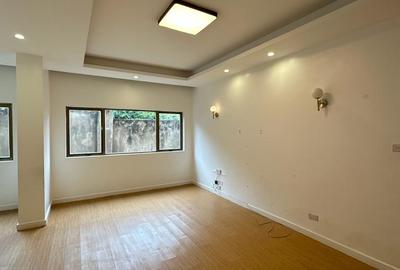 2 Bed Apartment with En Suite in Lavington