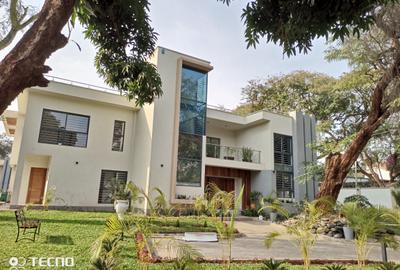 5 Bed Townhouse with En Suite at Off Ruaka Rd