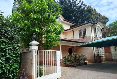 5 Bed Villa with En Suite in Lavington