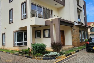 5 Bed House with En Suite in Lavington