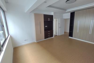 3 Bed Apartment with En Suite at Hatheru Road