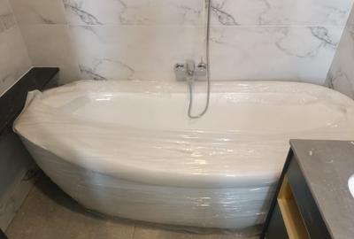 3 Bed Apartment with En Suite in Riverside