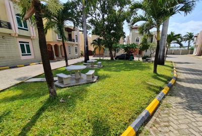 5 Bed Townhouse with En Suite in Nyali Area