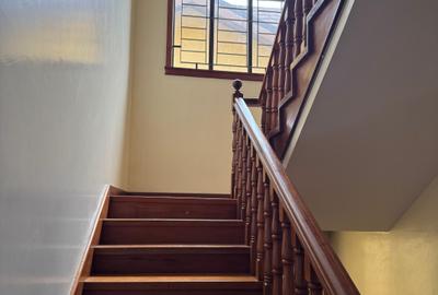5 Bed Townhouse with En Suite at Lavington - 4