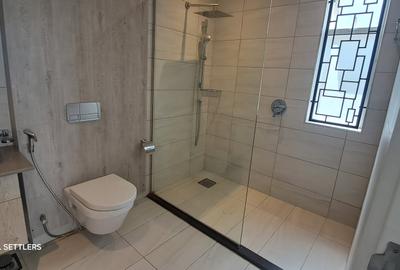 3 Bed Apartment with En Suite at Rhapta Rd