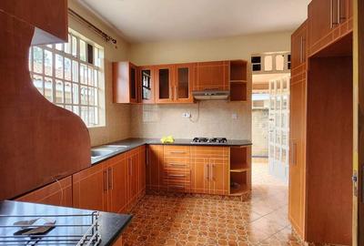 4 Bed House with En Suite at Bomas