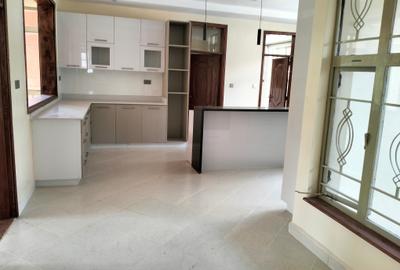 5 Bed Townhouse with En Suite in Nyari