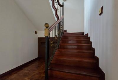 4 Bed House with En Suite in Lavington - 3