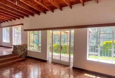 4 Bed Townhouse with En Suite in Riverside - 2