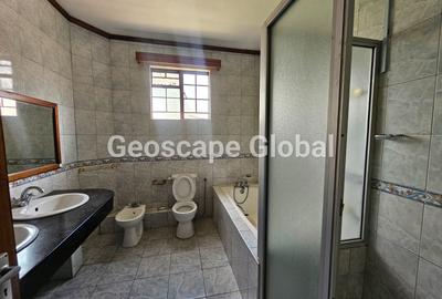 5 Bed House with En Suite in Runda - 3