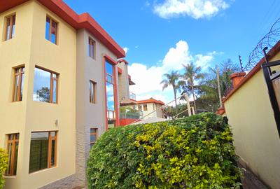 5 Bed Townhouse with En Suite at Lavington Green - 3