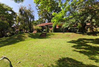 4 Bed House with En Suite at Lavington - 2