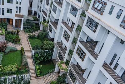 Serviced 3 Bed Apartment with En Suite in Spring Valley