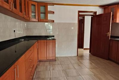 5 Bed House with En Suite in Nyari - 3